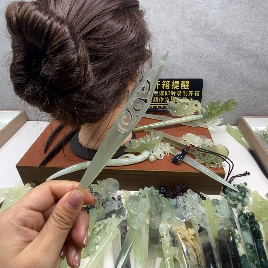 败***郎蛇纹石玉未镶嵌发饰