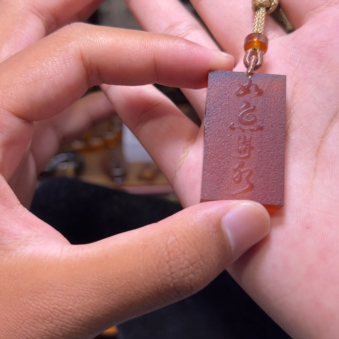 未镶嵌颈饰琥珀如鱼得水