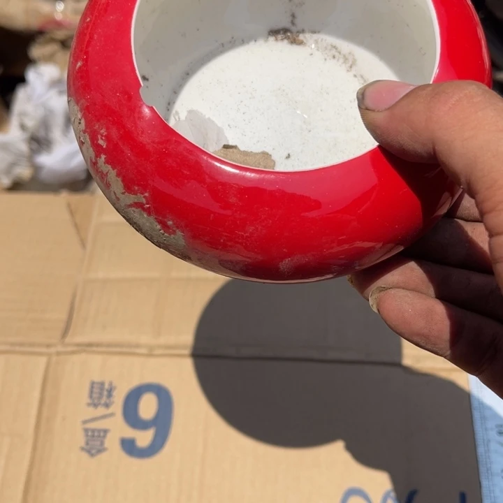 红的罐子磕皮了骨瓷