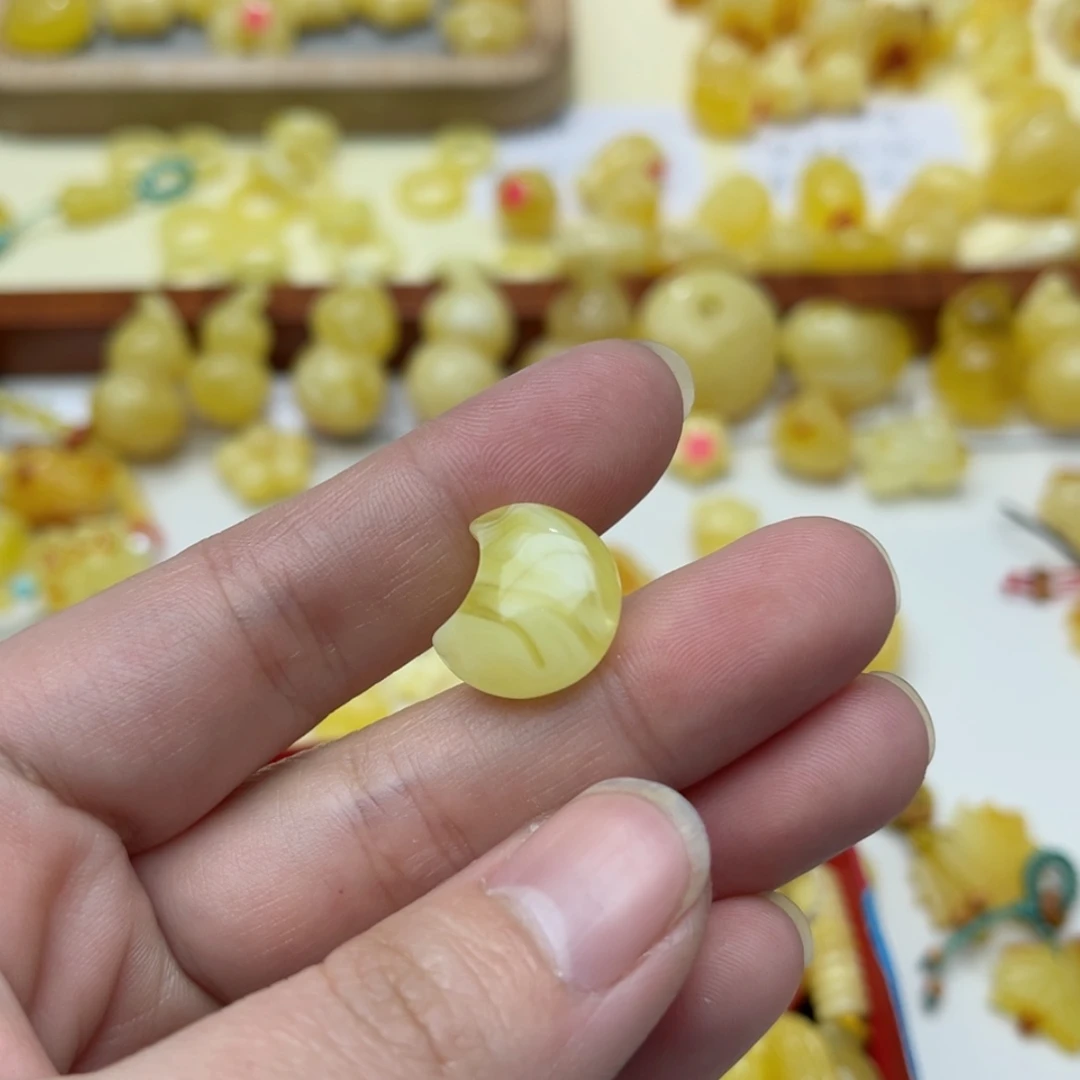【闪购商品】蜜蜡裸石未镶嵌配饰