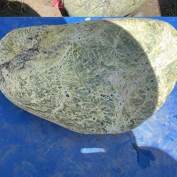 8***行蛇纹石玉未镶嵌西藏藏玉药王石