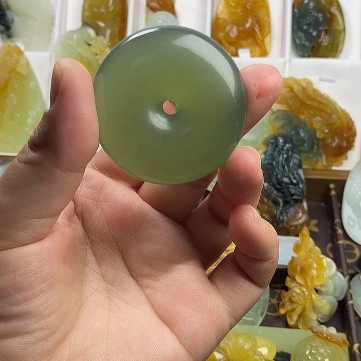 .***海蛇纹石玉未镶嵌颈饰