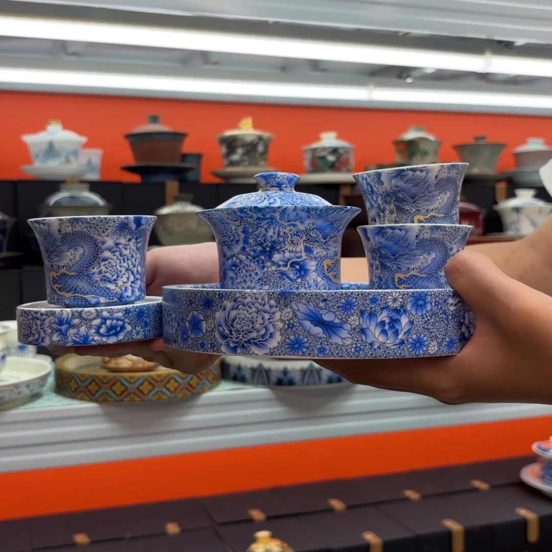 茶具是指由两块金属做成