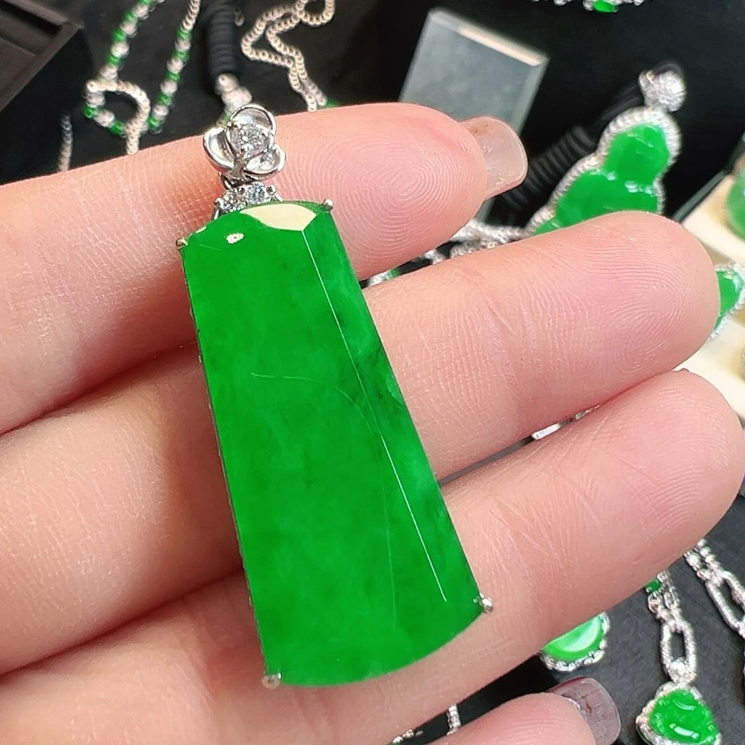 翡翠颈饰18K金镶嵌吊坠