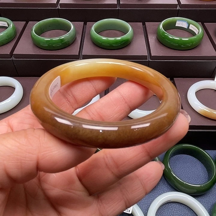 和田玉未镶嵌手镯5556