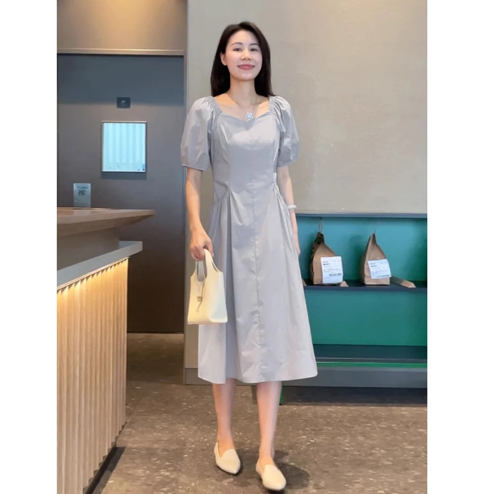 法式气质连衣裙女2025夏新款高级感灯笼袖V领a字收腰显瘦连衣裙