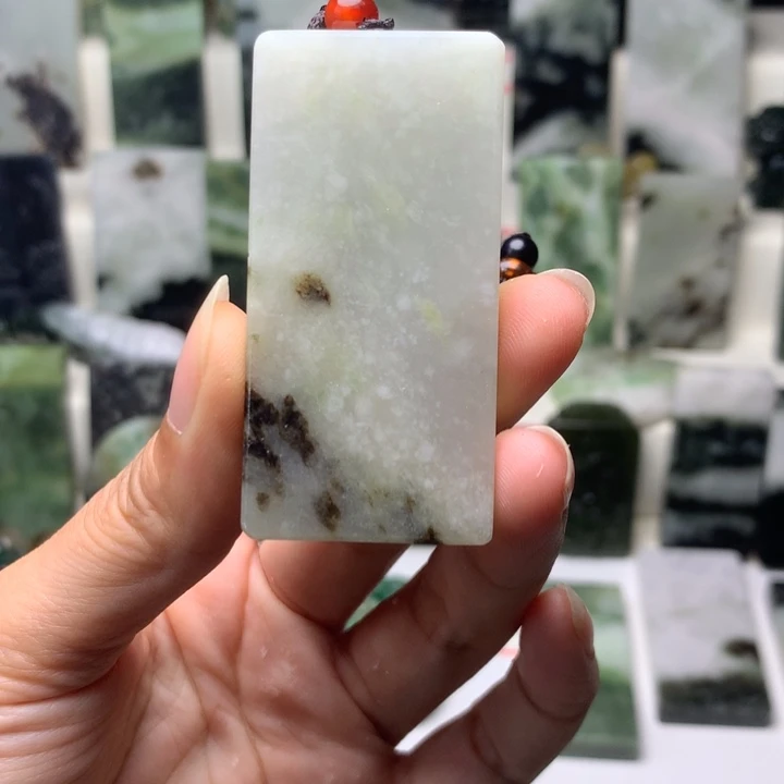 独山玉未镶嵌颈饰