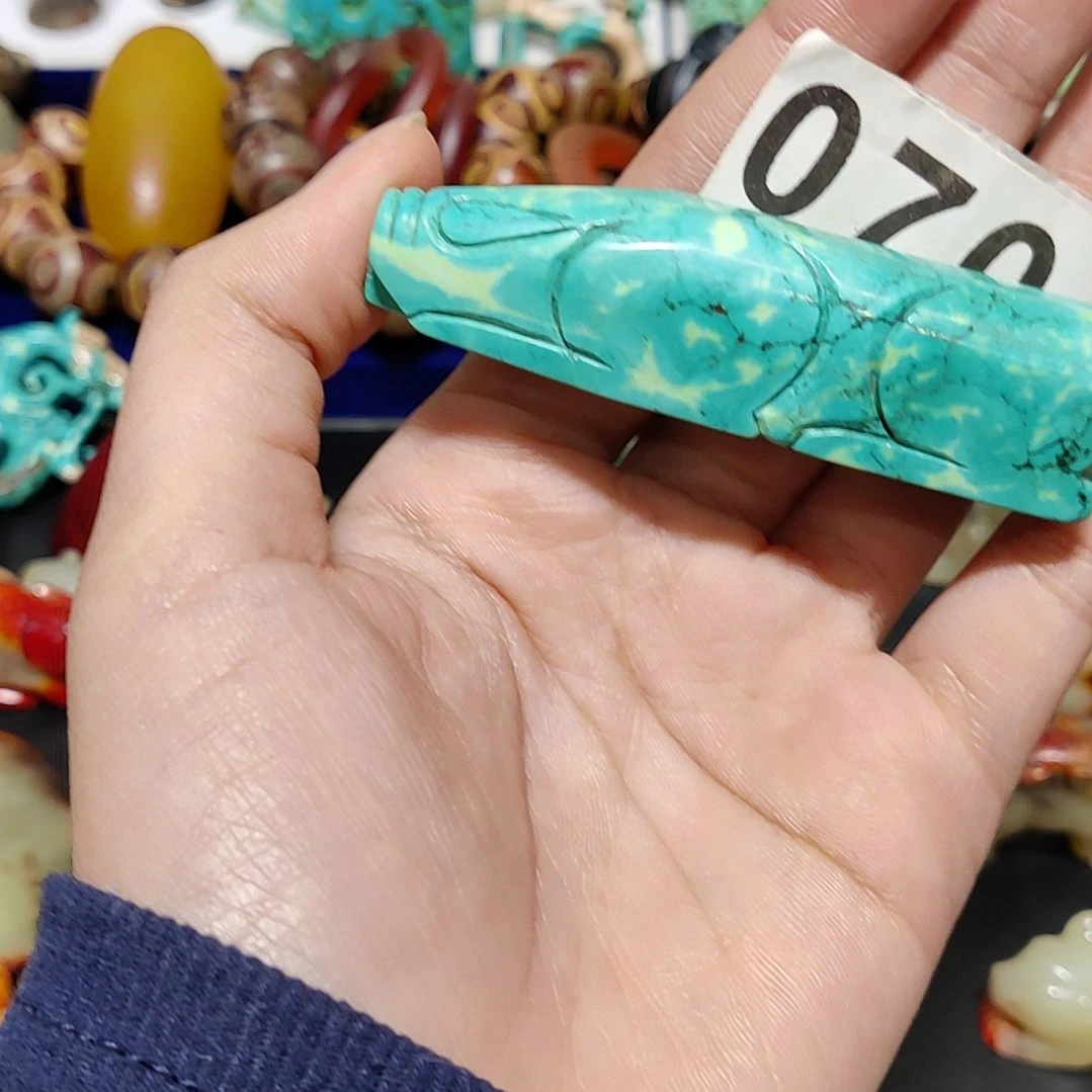 透闪石质玉未镶嵌颈饰