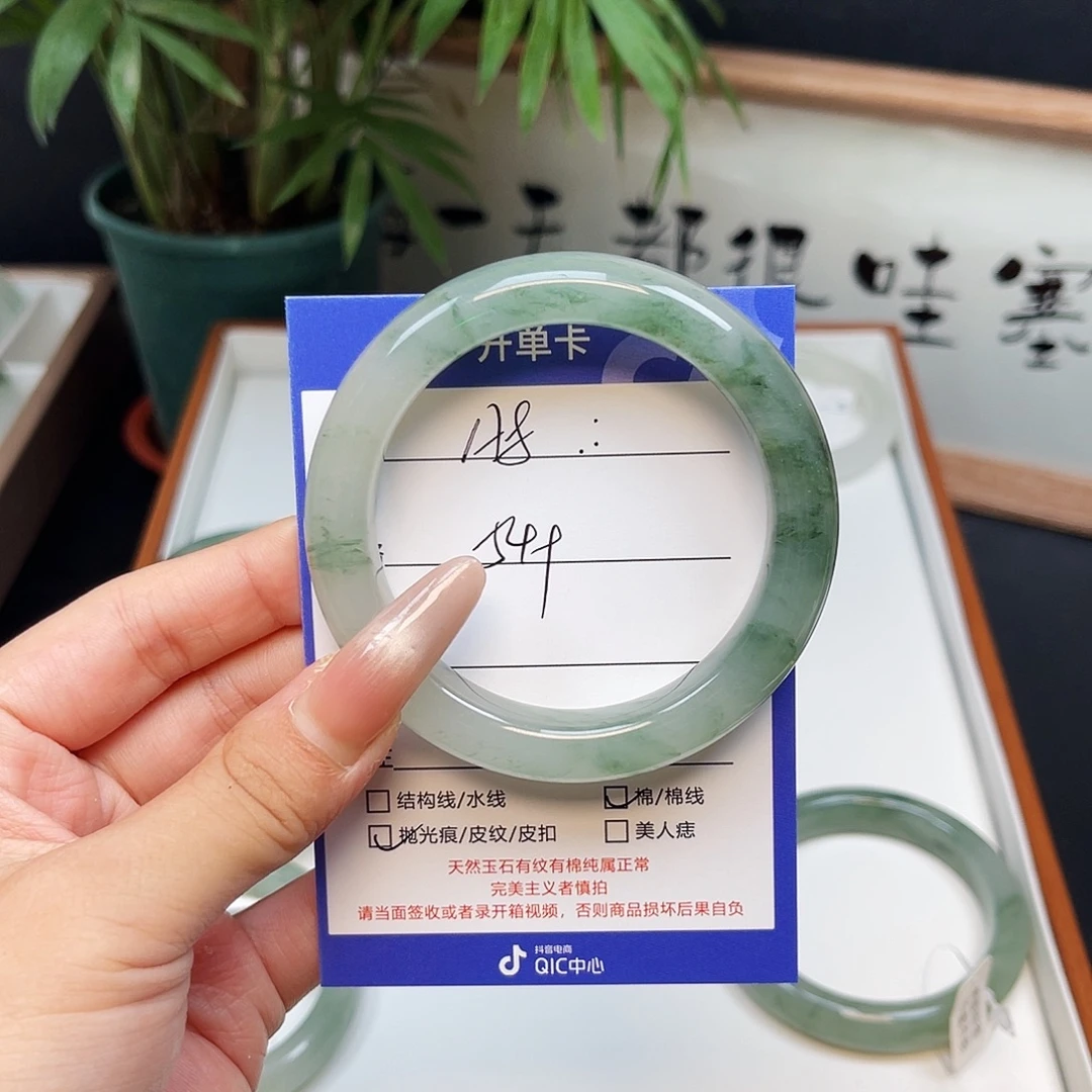 未镶嵌手镯石英质玉