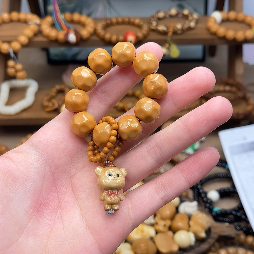 猴头核桃吊坠晴****?搭配小熊