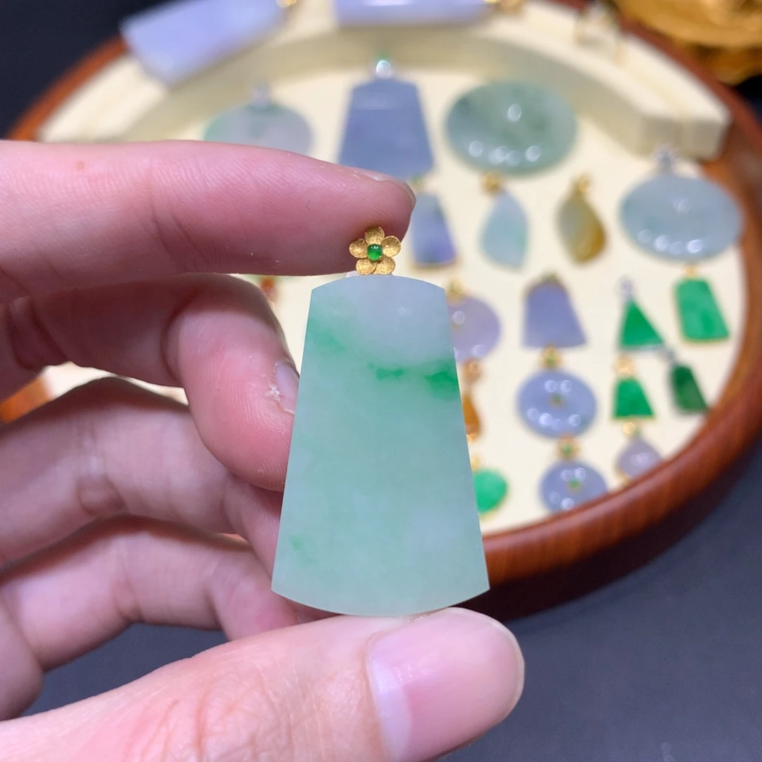 翡翠吊坠(不含链)18K金镶嵌