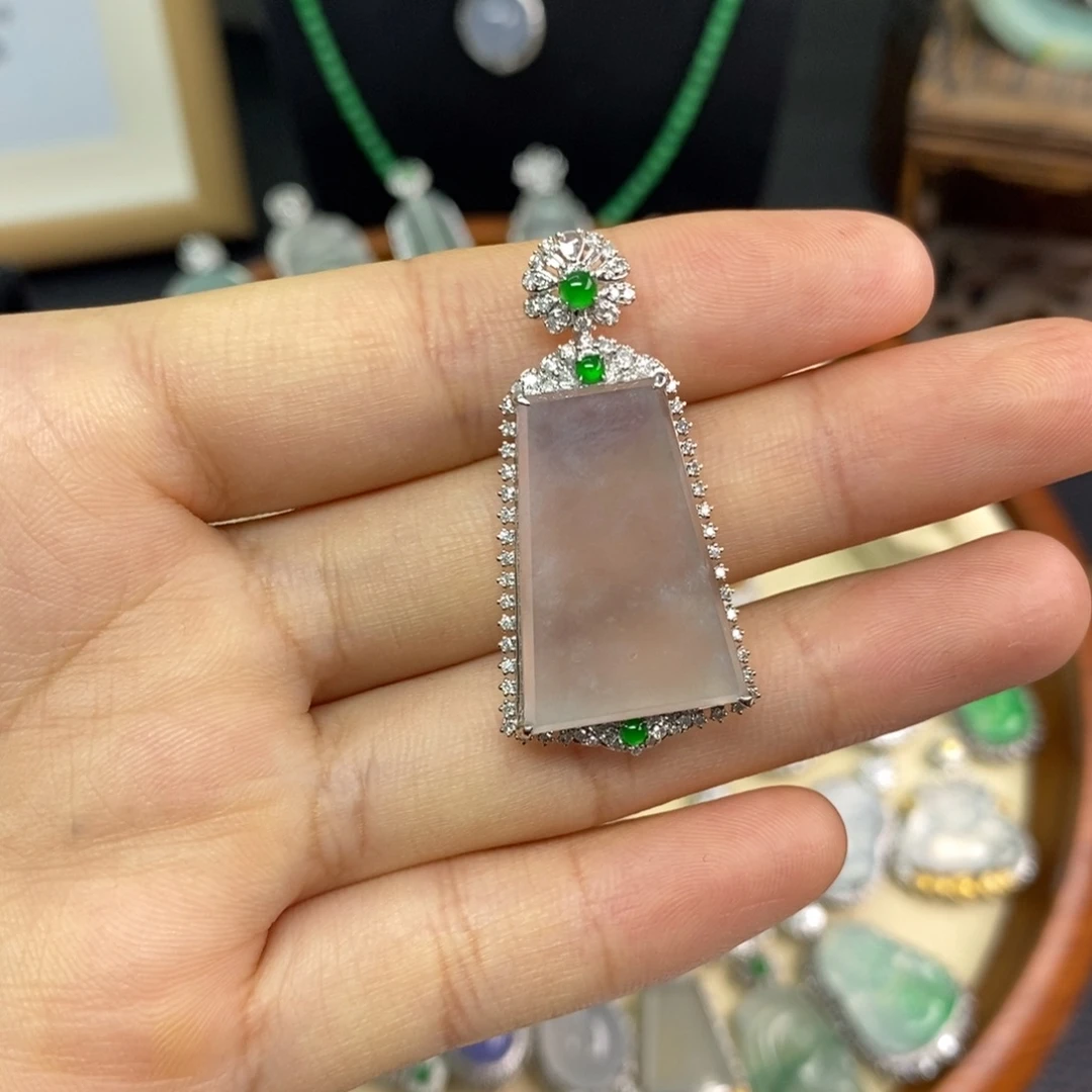 翡翠18K金镶嵌颈饰翡翠