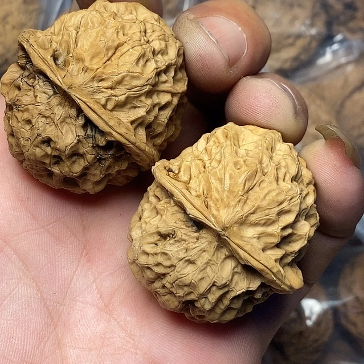 文玩核桃把件云南铁核桃34