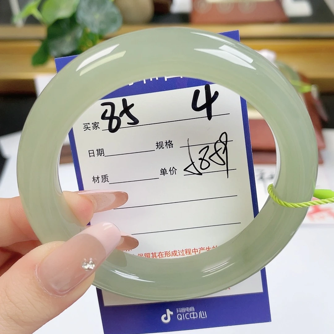 和田玉手镯未镶嵌哈****