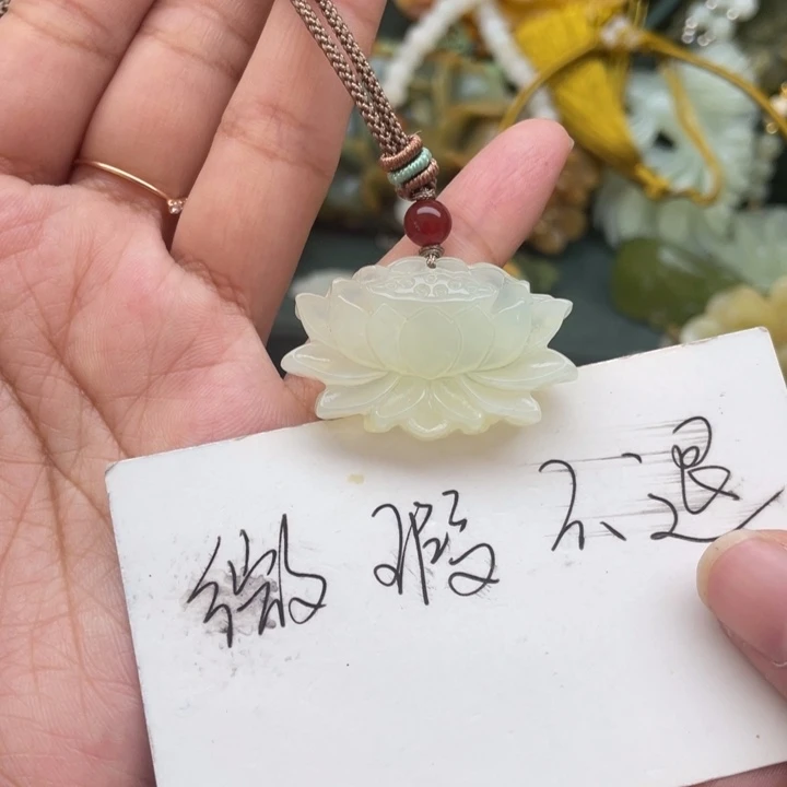 蛇纹石玉吊坠合金