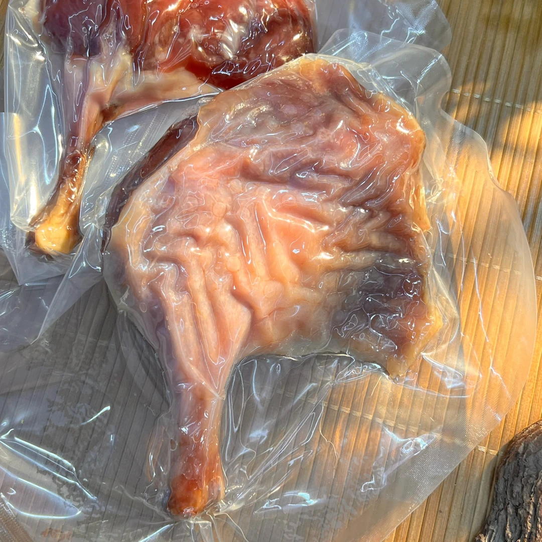 腊鸭腿配饭正【威威熊】
