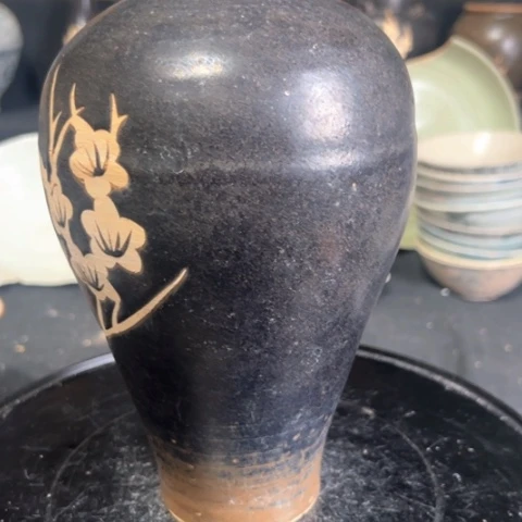 以***藏单纯釉的一个盏，单纯釉的一个小盏