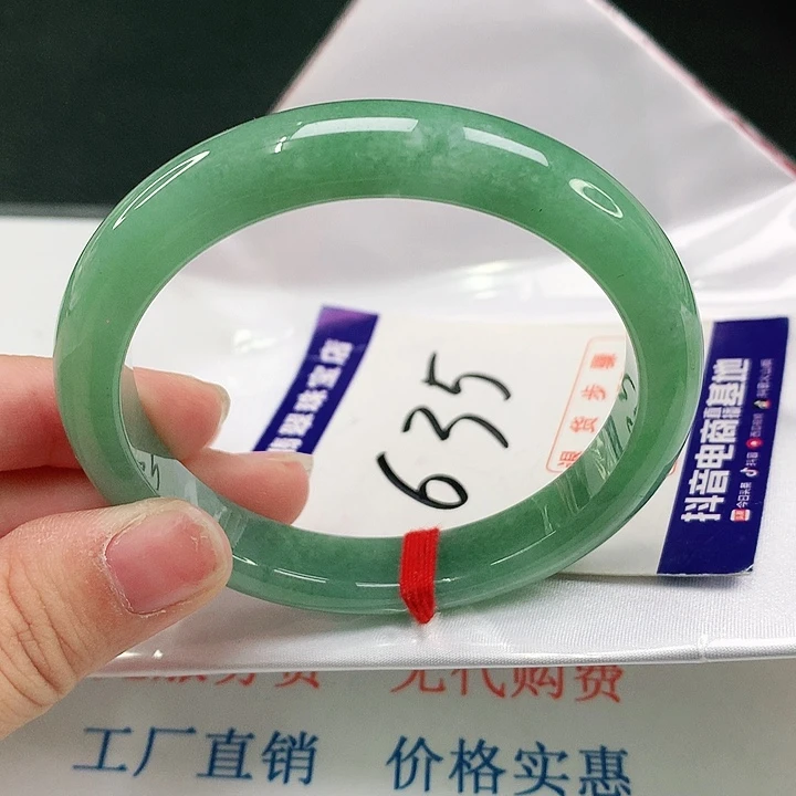 翡翠手镯未镶嵌翡翠