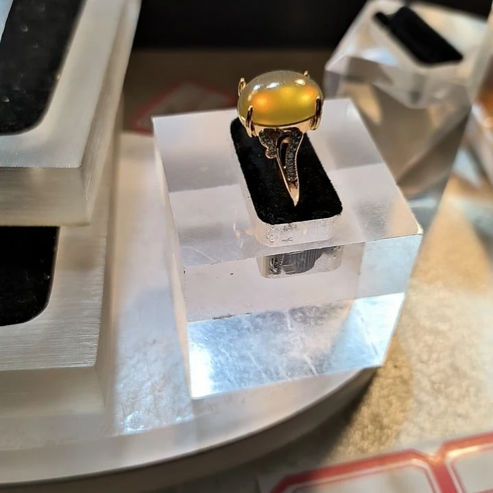 余***石英岩玉未镶嵌戒面