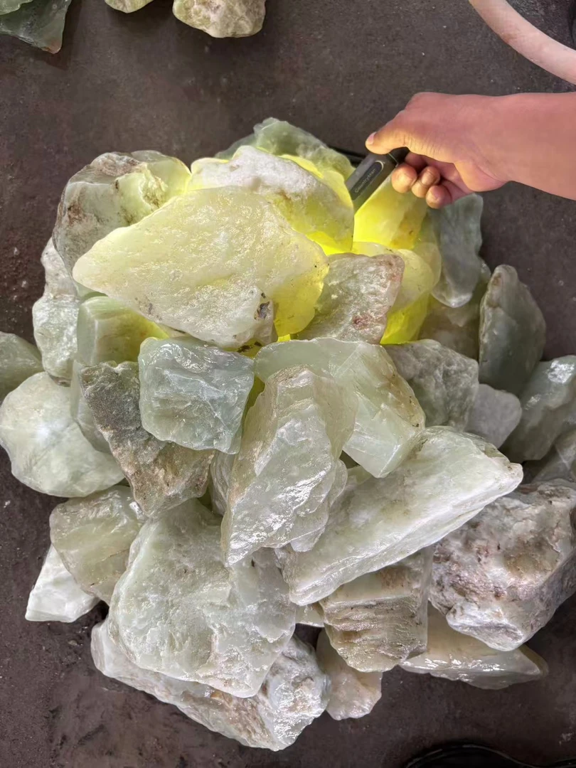 天然岫玉原石毛料多样性随机发货其一