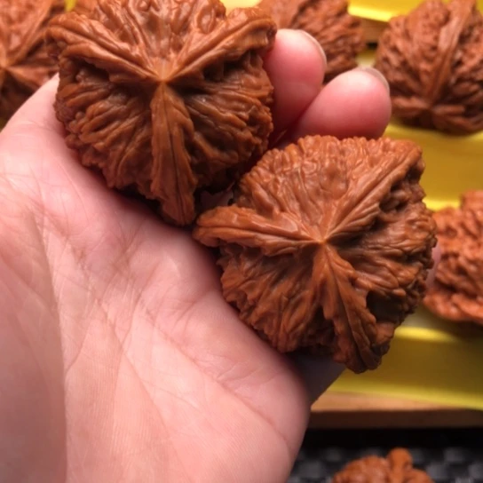 G***h文玩核桃吊坠核桃