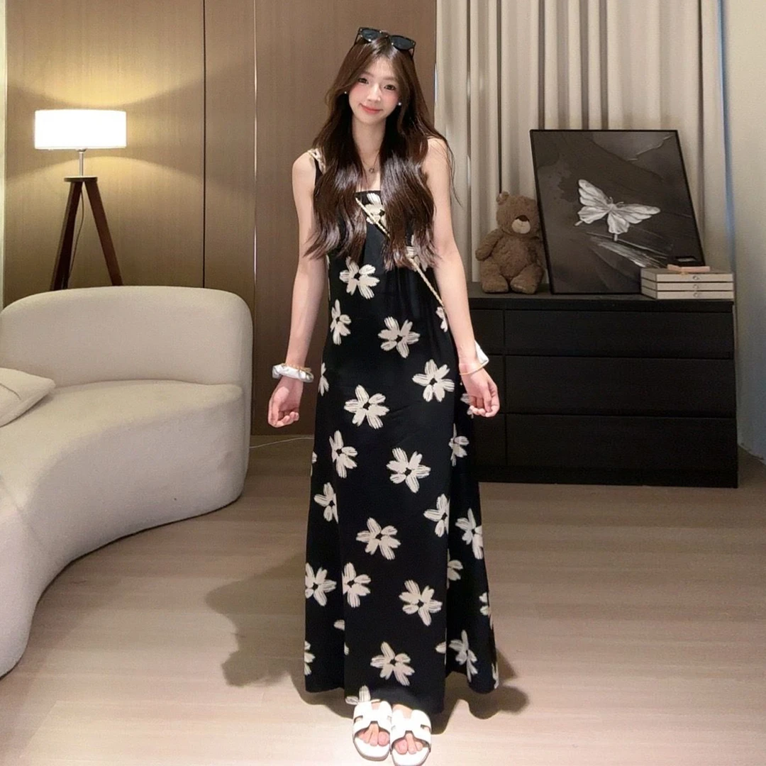 赫本风法式黑色无袖吊带碎花连衣裙子洋气衣服女夏季2025新款长裙