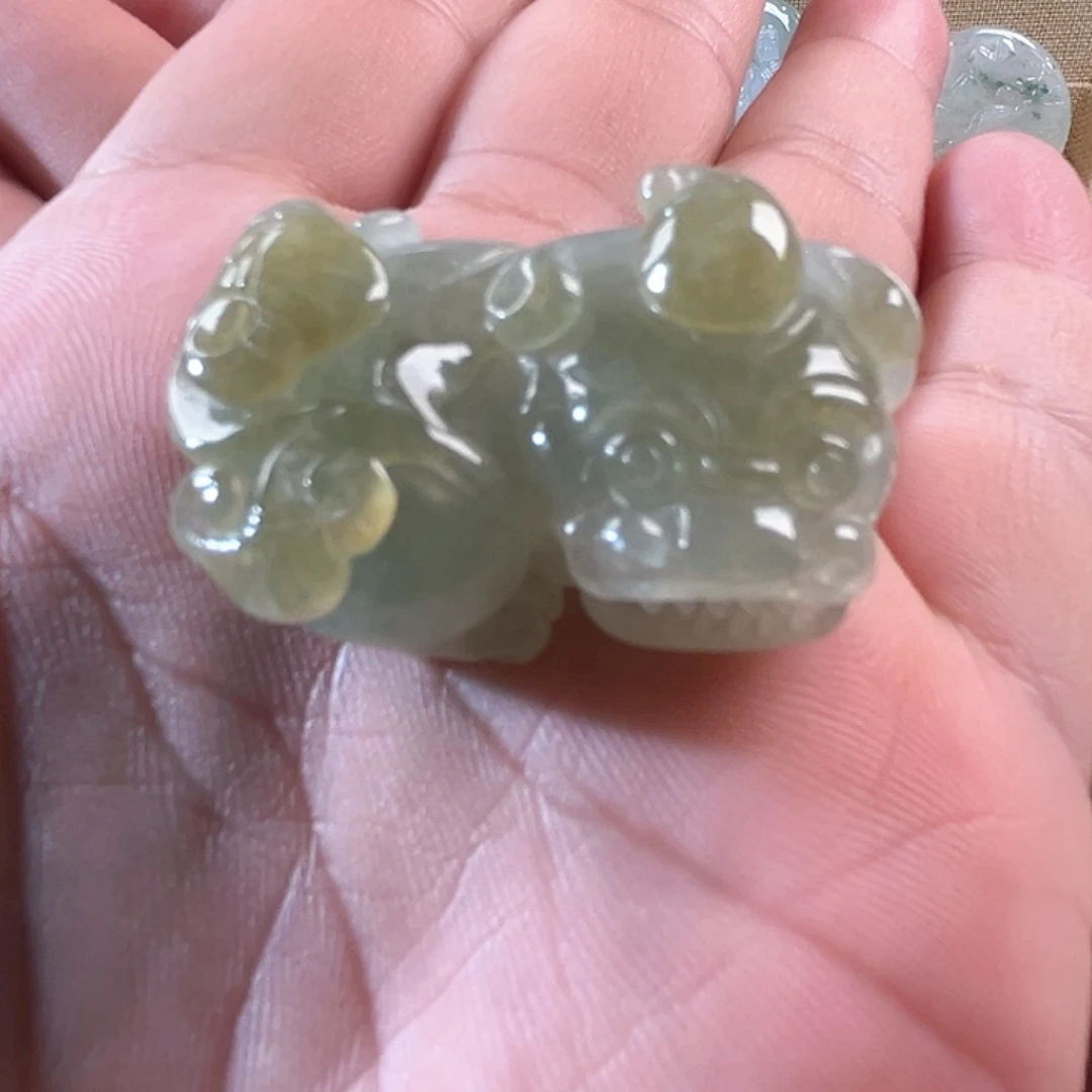 翡翠未镶嵌颈饰貔貅