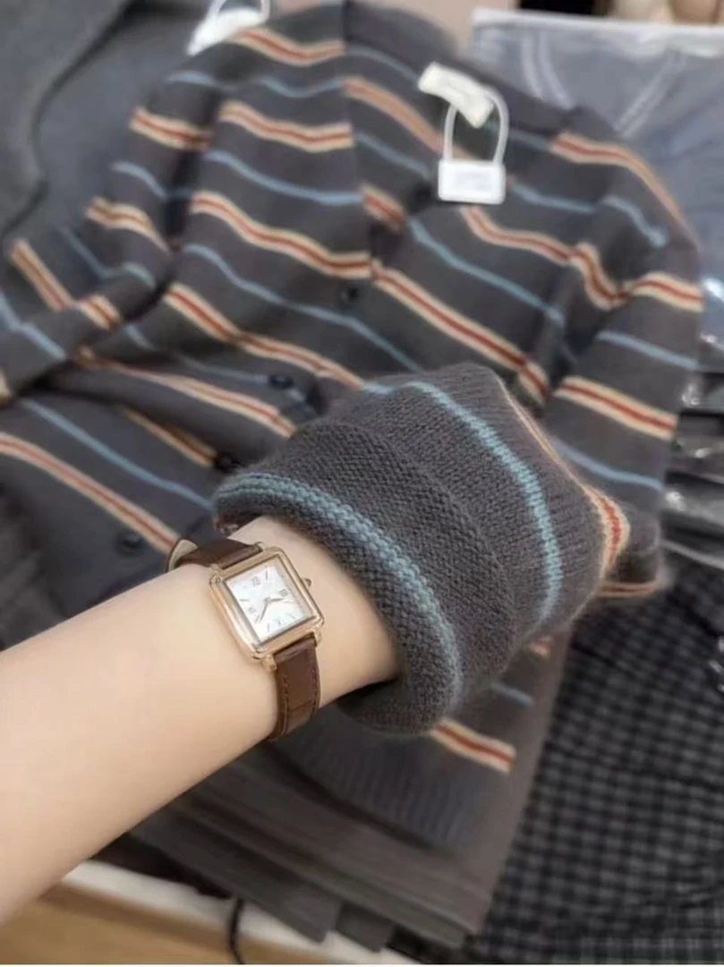 Q七言家！不一样的条纹来喽#V领慵懒撞色毛衣开衫102@