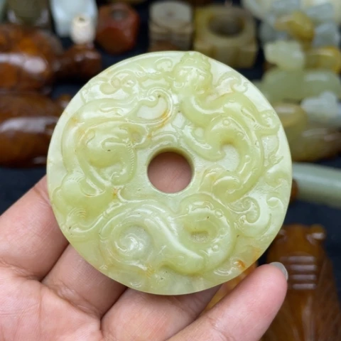 未镶嵌蛇纹石玉颈饰52