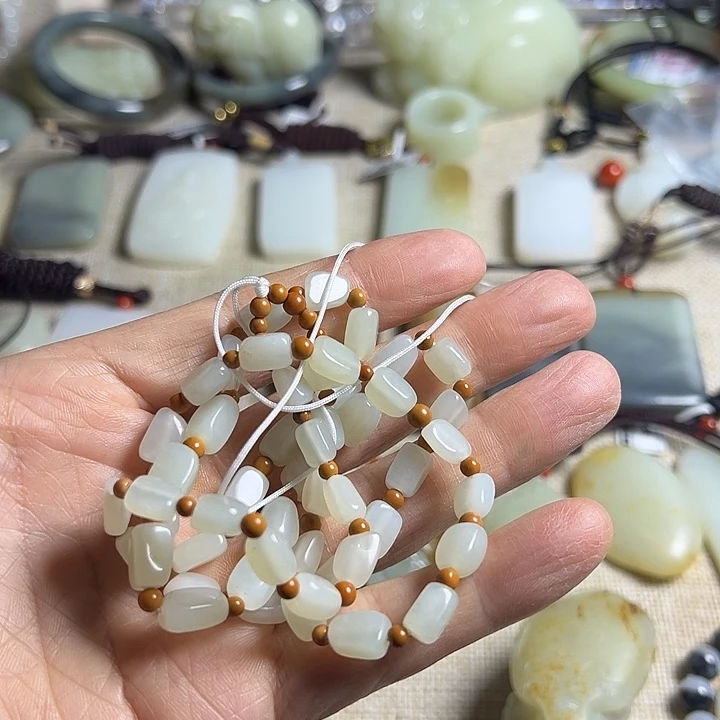 和田玉未镶嵌颈饰