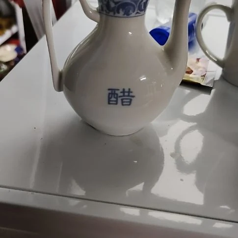 瓷片瓷片，各种摆件，沙锅，