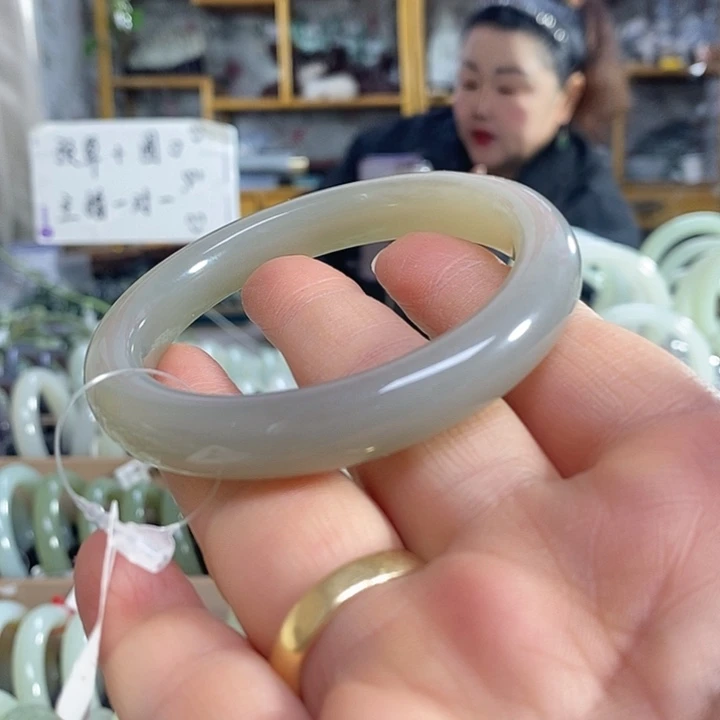 和田玉未镶嵌手镯58