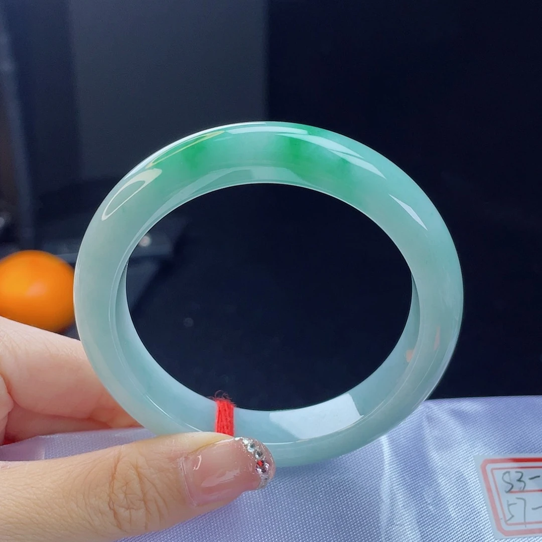 翡翠手镯未镶嵌翡翠