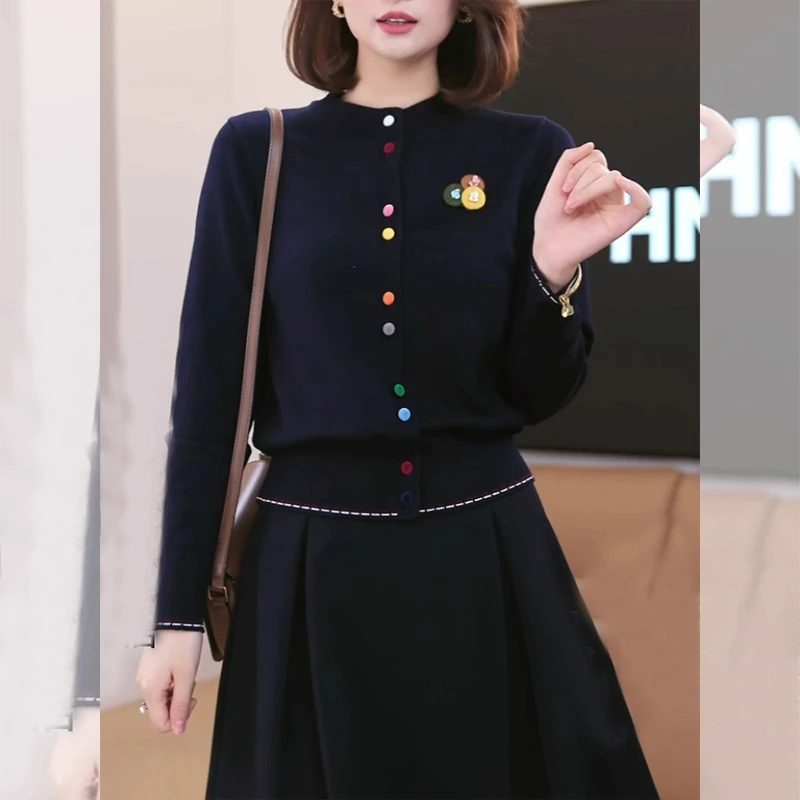 藏青色长袖针织开衫女秋冬2025新款时尚洋气显瘦小众百搭上衣