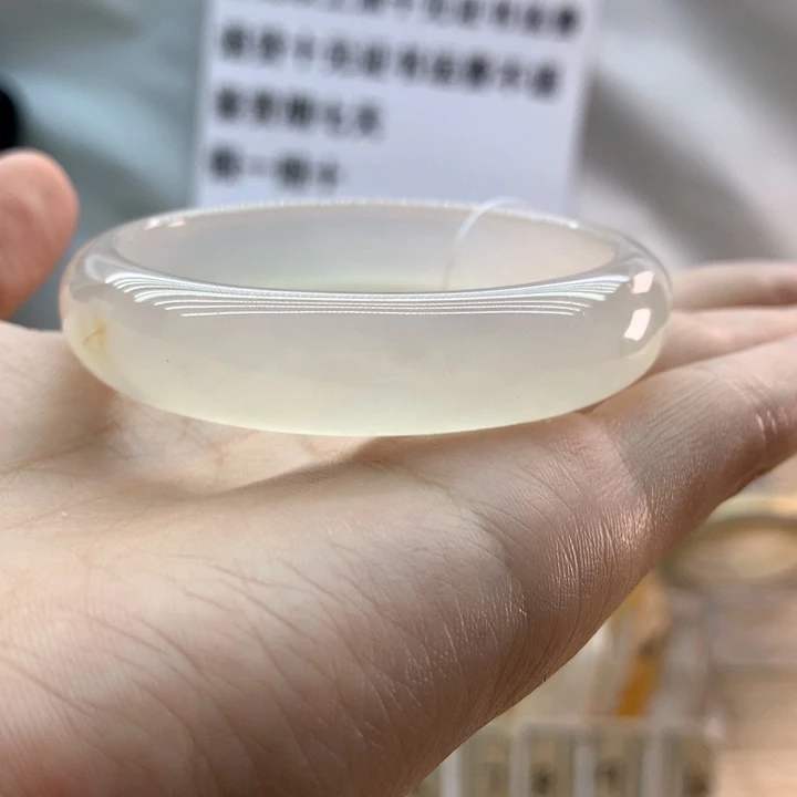 玛瑙/玉髓手镯未镶嵌f****d