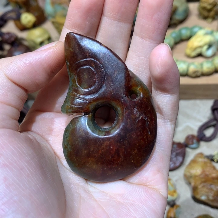 未镶嵌岫岩河磨玉（透闪石质玉）把件