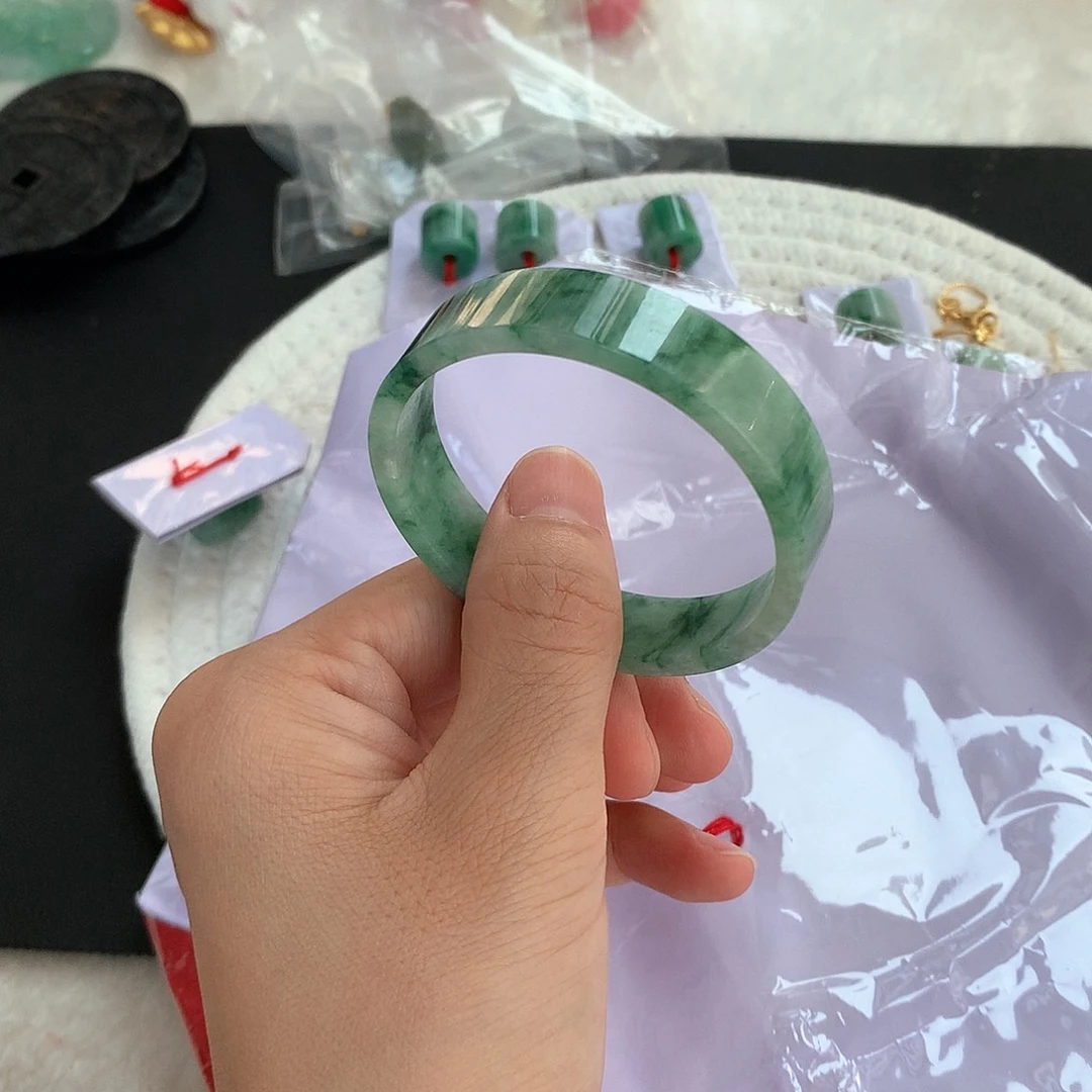 翡翠未镶嵌颈饰A*手镯