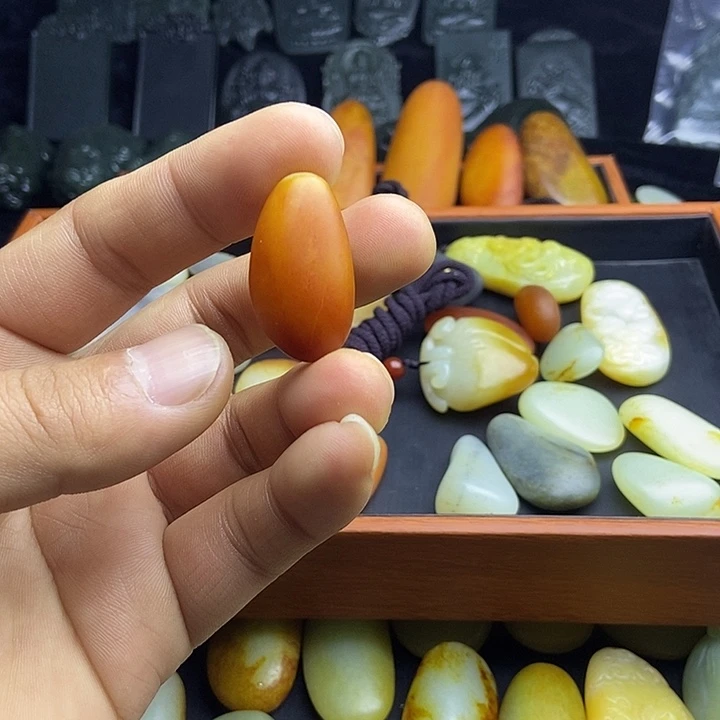 颈饰未镶嵌和田玉小**?