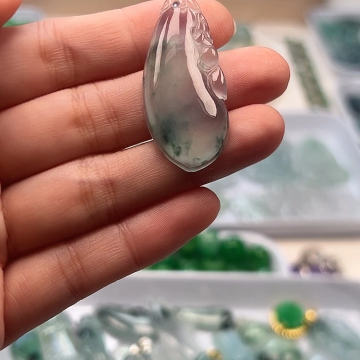 翡翠未镶嵌颈饰翡翠首饰