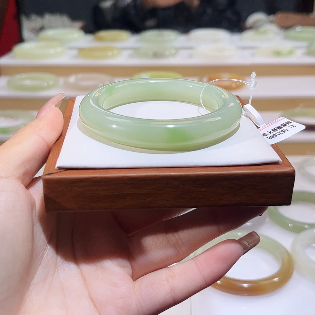 和田玉未镶嵌手镯晴翠