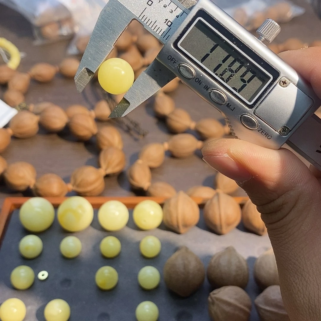 琥珀未镶嵌裸石11.89