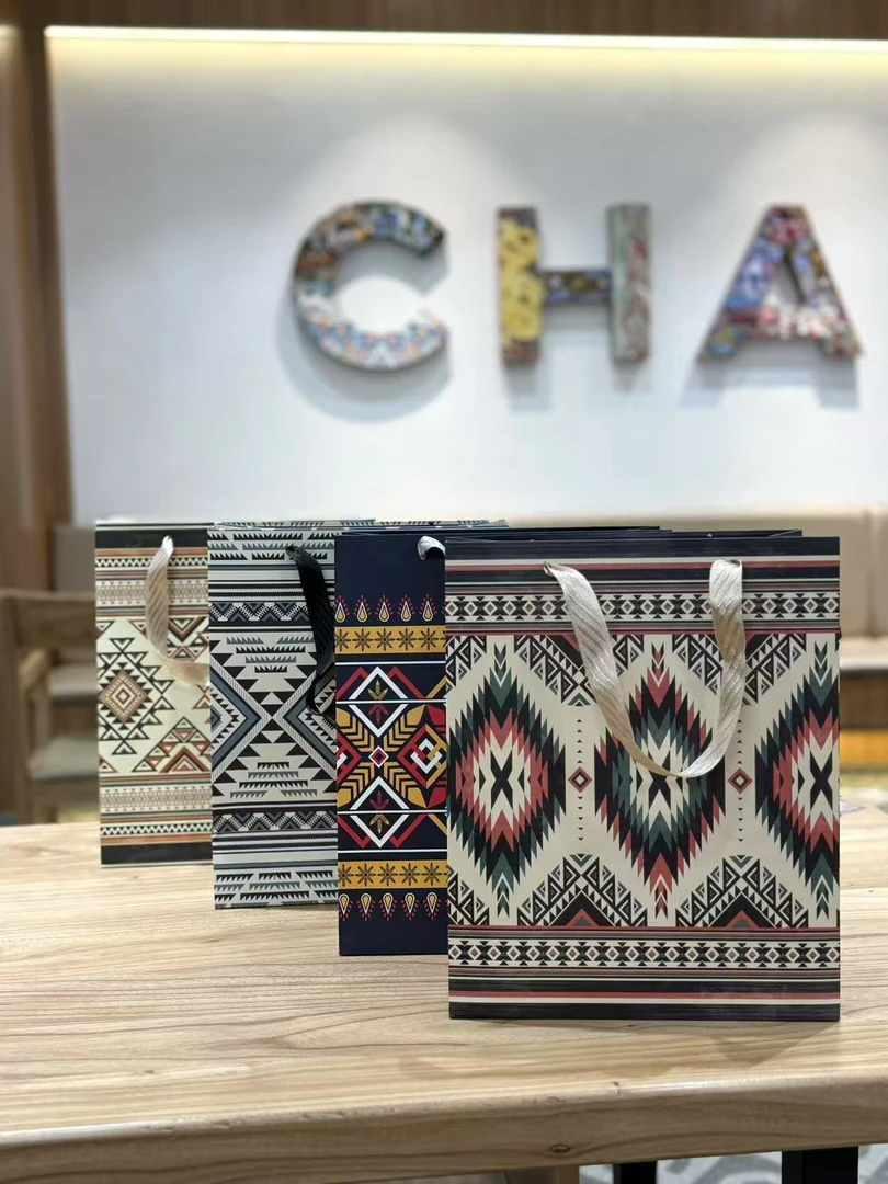 民族花纹礼品袋纸袋十个装（尺寸32×26颜色混装）