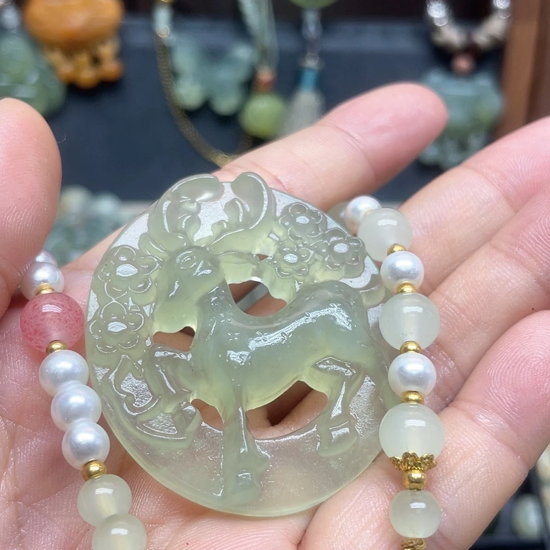 蛇纹石玉未镶嵌颈饰