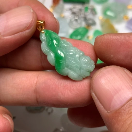 翡翠颈饰未镶嵌翡翠