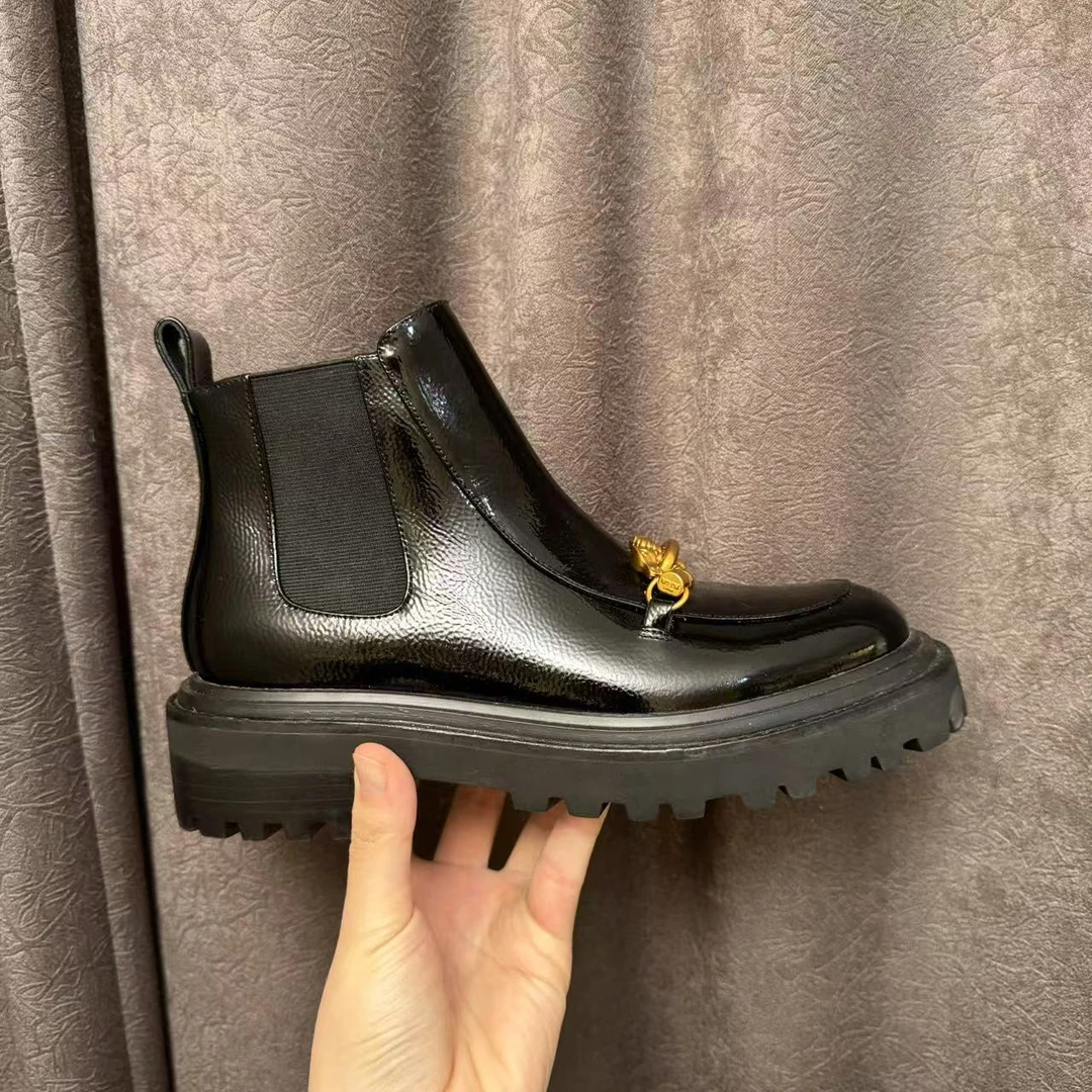 95新 TORY BURCH/汤丽柏琦 黑色亮面皮马衔扣短靴