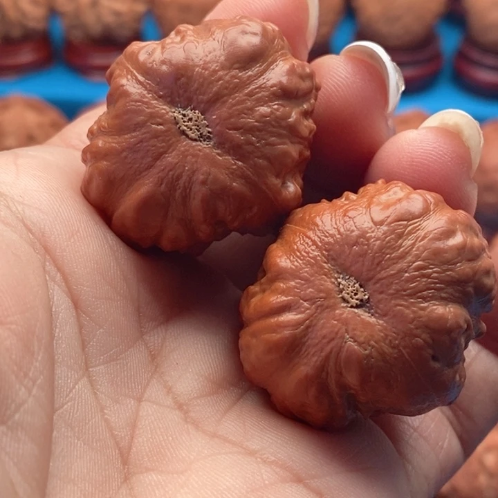 核桃精品文玩核桃手捻锦鲤