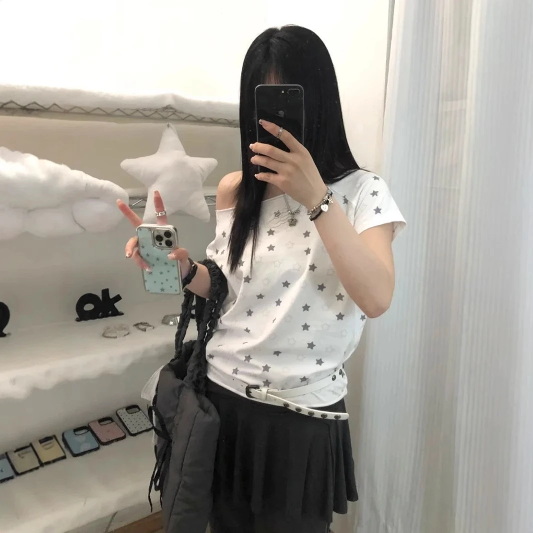 美式街头斜肩短袖女夏日ootd星星印花露肩t恤修身显瘦辣妹上衣y2k