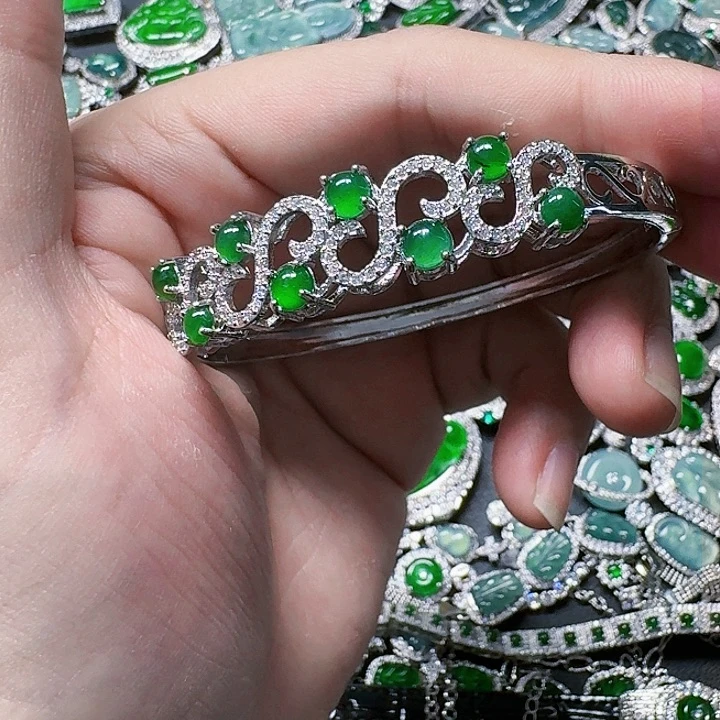 翡翠颈饰未镶嵌天然A货翡翠放漏