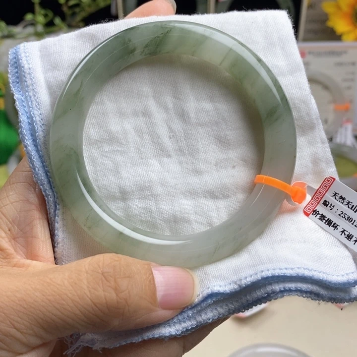 ****鸥石英岩玉手镯未镶嵌