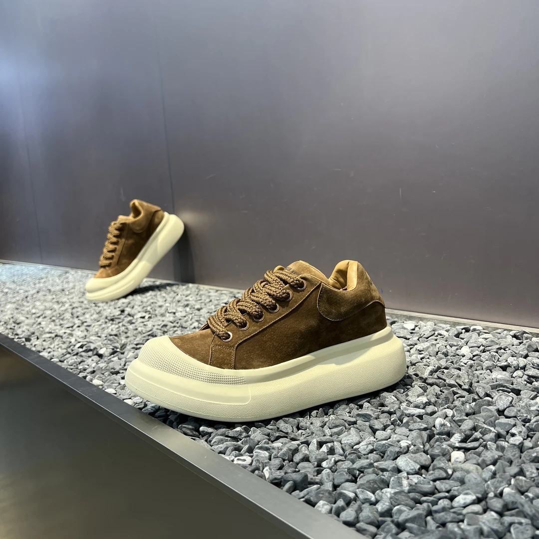 2025广州秋冬新款低帮超轻舒适系带厚底反毛皮休闲时尚户外潮男鞋